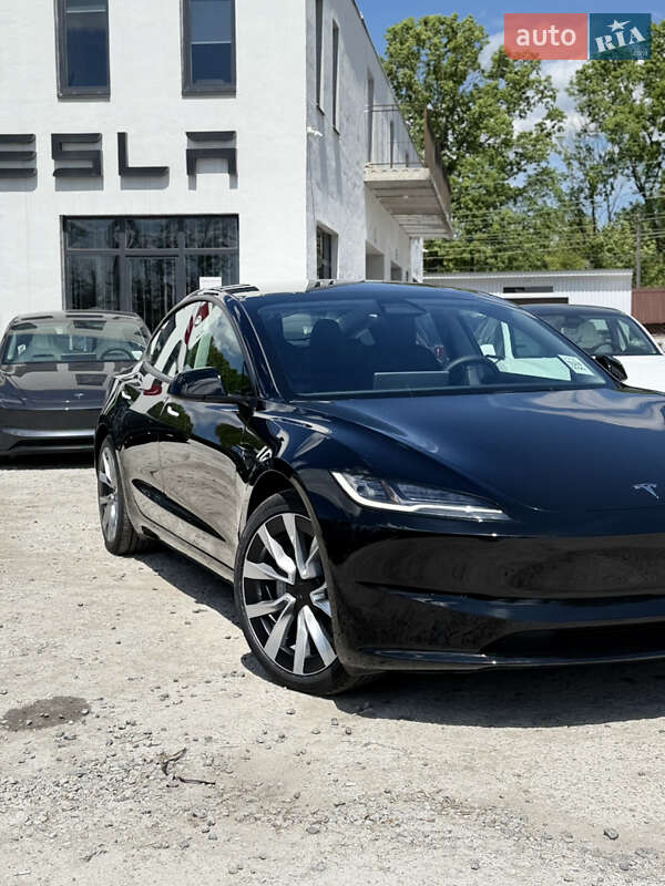 Седан Tesla Model 3 2024 в Вінниці