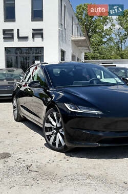 Седан Tesla Model 3 2024 в 