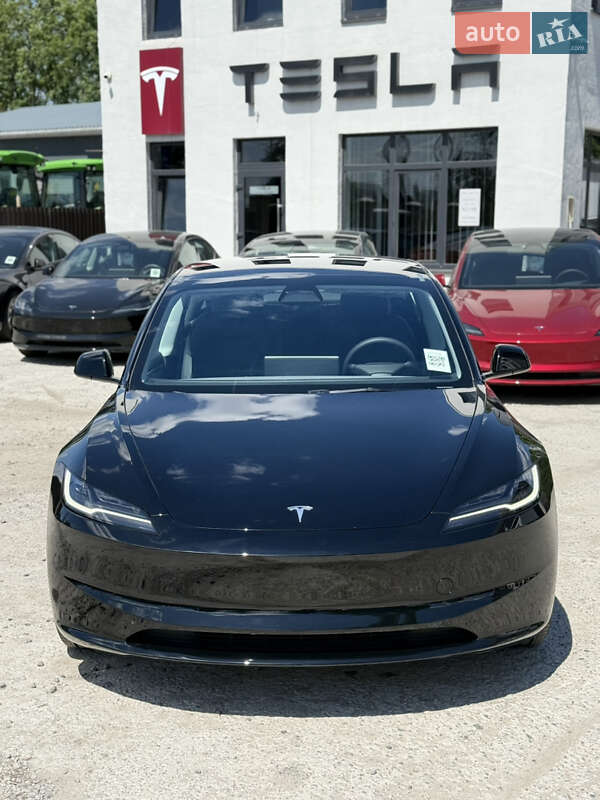 Седан Tesla Model 3 2024 в Вінниці