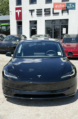 Седан Tesla Model 3 2024 в 