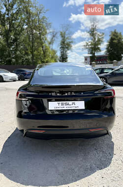 Седан Tesla Model 3 2024 в 