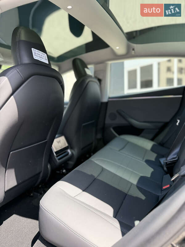 Седан Tesla Model 3 2024 в Вінниці