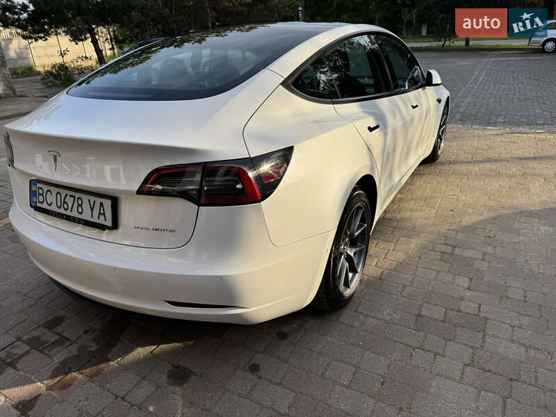 Седан Tesla Model 3 2022 в Львові