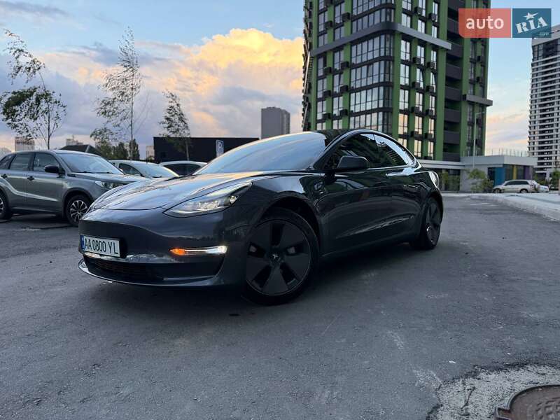Седан Tesla Model 3 2021 в Киеве