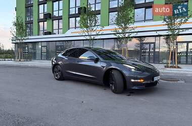 Седан Tesla Model 3 2021 в 