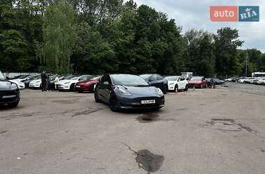 Седан Tesla Model 3 2022 в 
