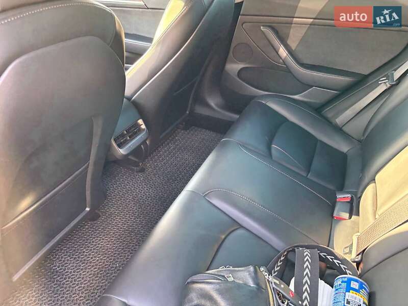 Седан Tesla Model 3 2022 в Кривому Розі
