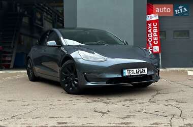 Седан Tesla Model 3 2022 в 