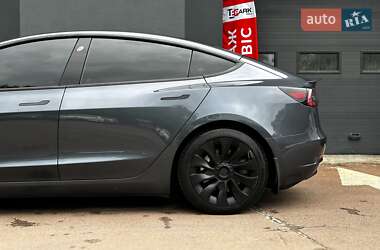 Седан Tesla Model 3 2022 в 