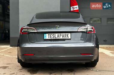 Седан Tesla Model 3 2022 в 