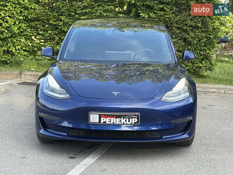 Седан Tesla Model 3 2022 в Киеве