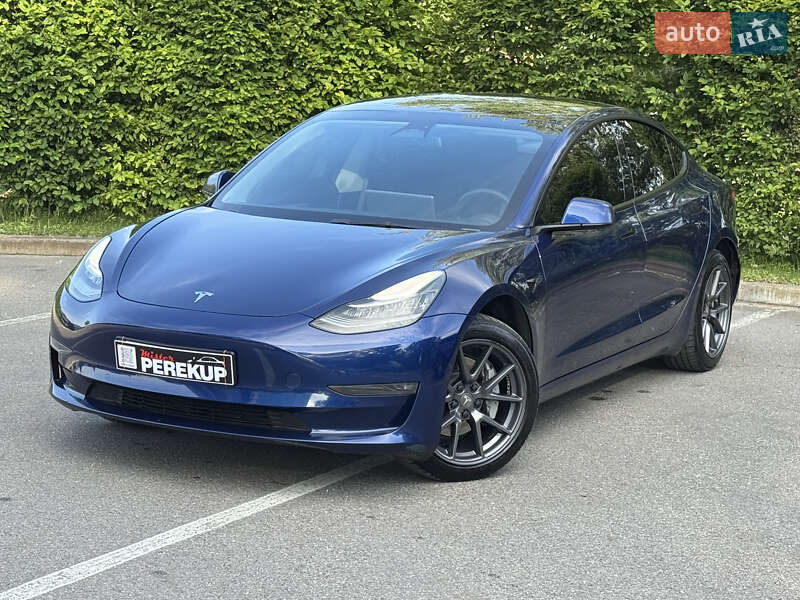 Седан Tesla Model 3 2022 в Киеве