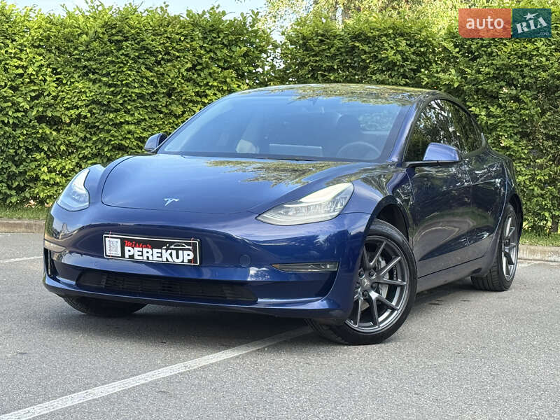 Седан Tesla Model 3 2022 в Киеве