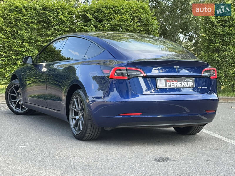 Седан Tesla Model 3 2022 в Киеве