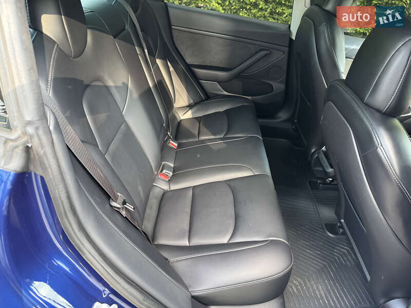 Седан Tesla Model 3 2022 в Киеве