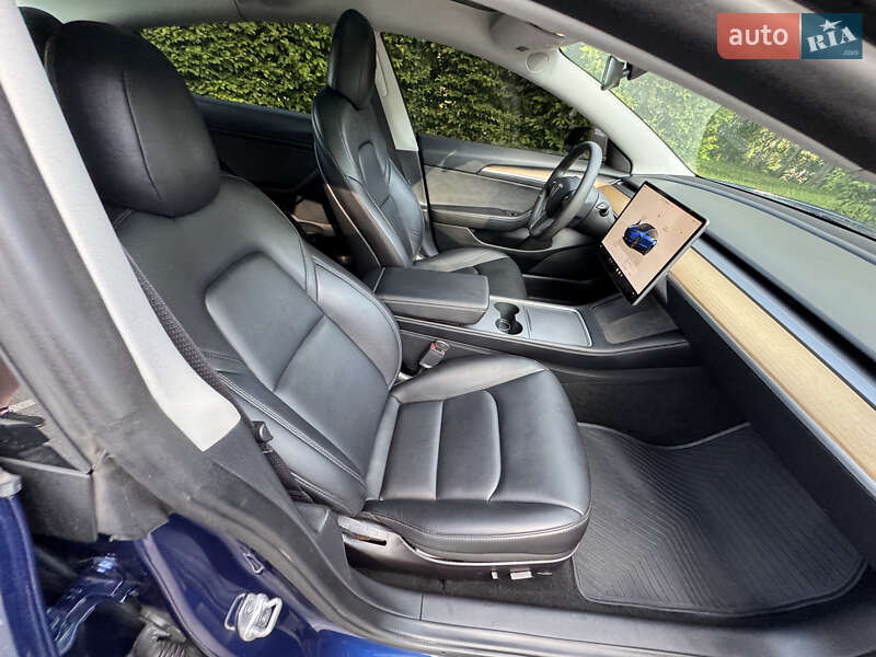 Седан Tesla Model 3 2022 в Киеве