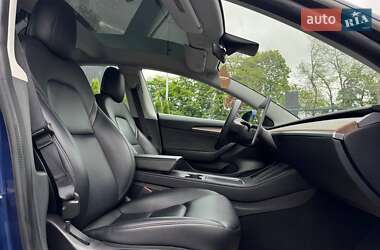 Седан Tesla Model 3 2022 в 