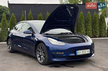 Седан Tesla Model 3 2022 в 