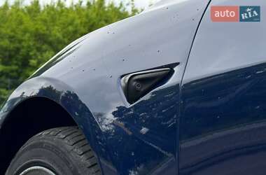 Седан Tesla Model 3 2022 в 