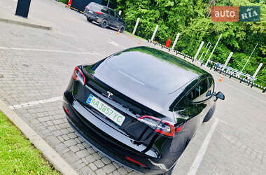 Седан Tesla Model 3 2023 в 