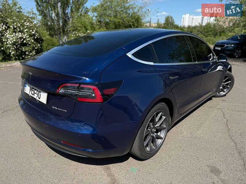 Седан Tesla Model 3 2018 в Кривому Розі