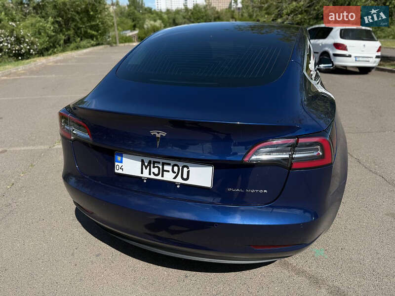 Седан Tesla Model 3 2018 в Кривому Розі