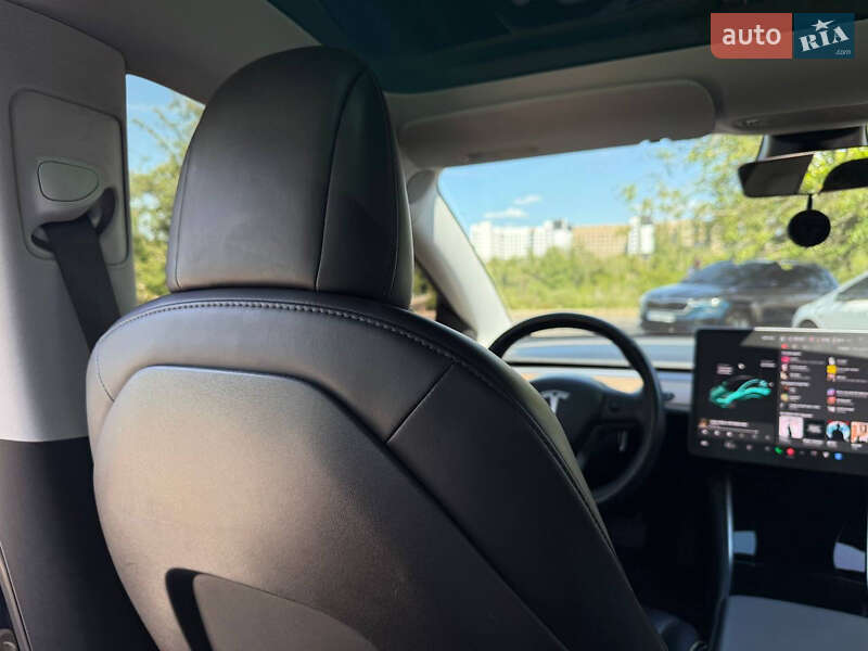 Седан Tesla Model 3 2018 в Кривому Розі