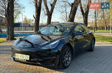 Седан Tesla Model 3 2021 в Кам'янському