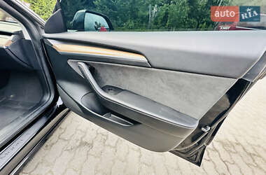 Седан Tesla Model 3 2021 в 