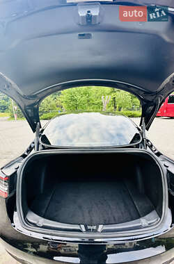 Седан Tesla Model 3 2021 в 