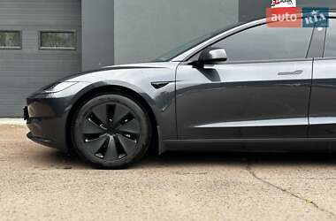 Седан Tesla Model 3 2024 в 
