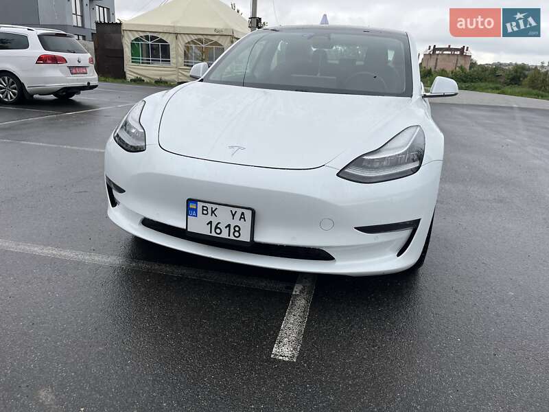 Седан Tesla Model 3 2019 в Здолбуніві
