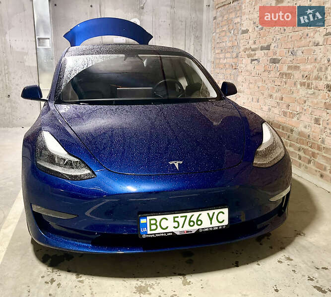 Седан Tesla Model 3 2021 в Львові