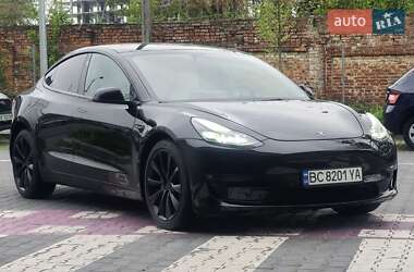 Седан Tesla Model 3 2021 в 