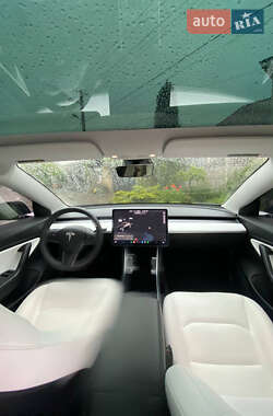 Седан Tesla Model 3 2019 в 