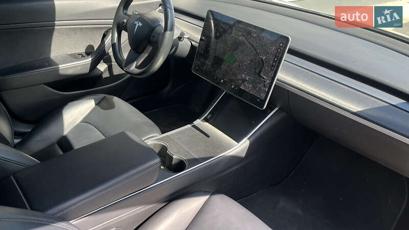 Седан Tesla Model 3 2018 в Києві