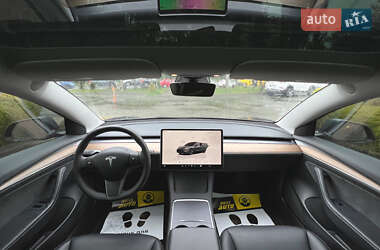 Седан Tesla Model 3 2023 в 