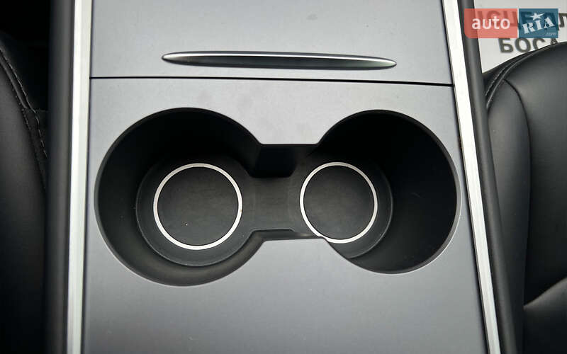 Седан Tesla Model 3 2023 в Львові