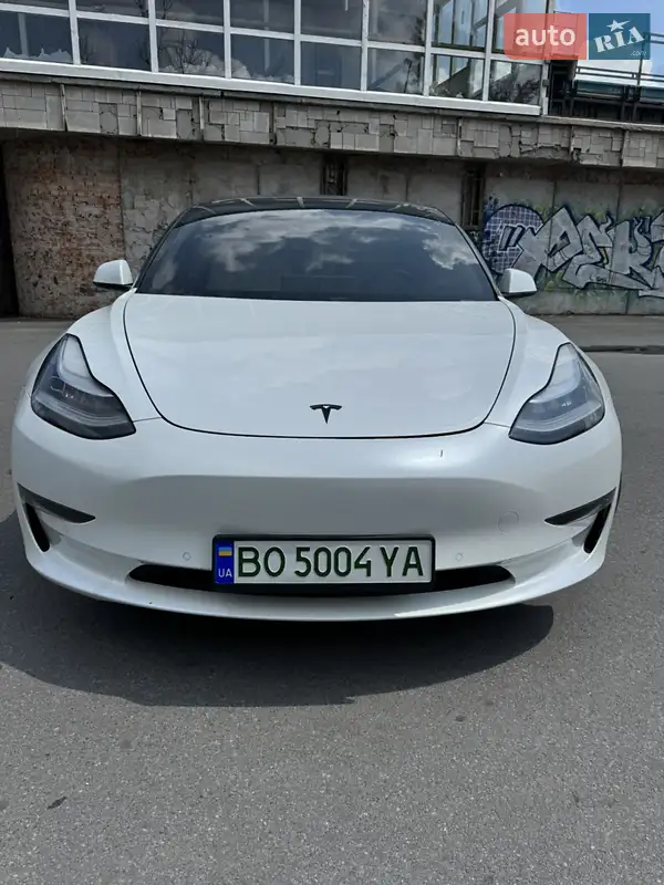 Седан Tesla Model 3 2020 в 