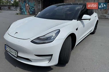 Седан Tesla Model 3 2020 в 
