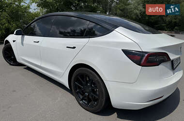Седан Tesla Model 3 2020 в 