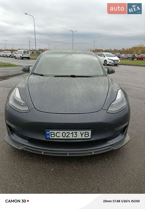 Седан Tesla Model 3 2021 в 
