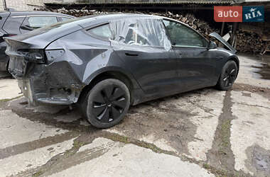 Седан Tesla Model 3 2024 в 