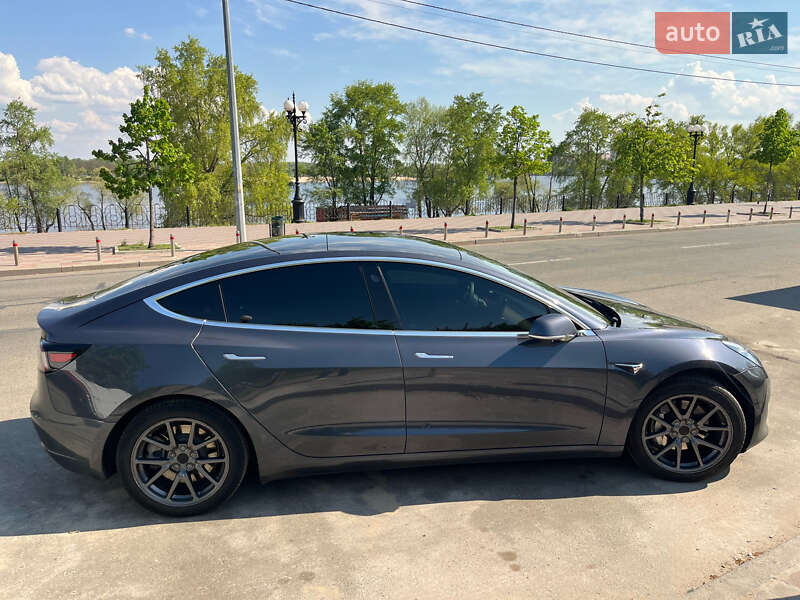 Седан Tesla Model 3 2020 в Киеве