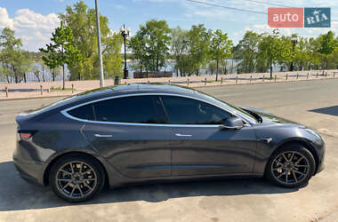 Седан Tesla Model 3 2020 в 