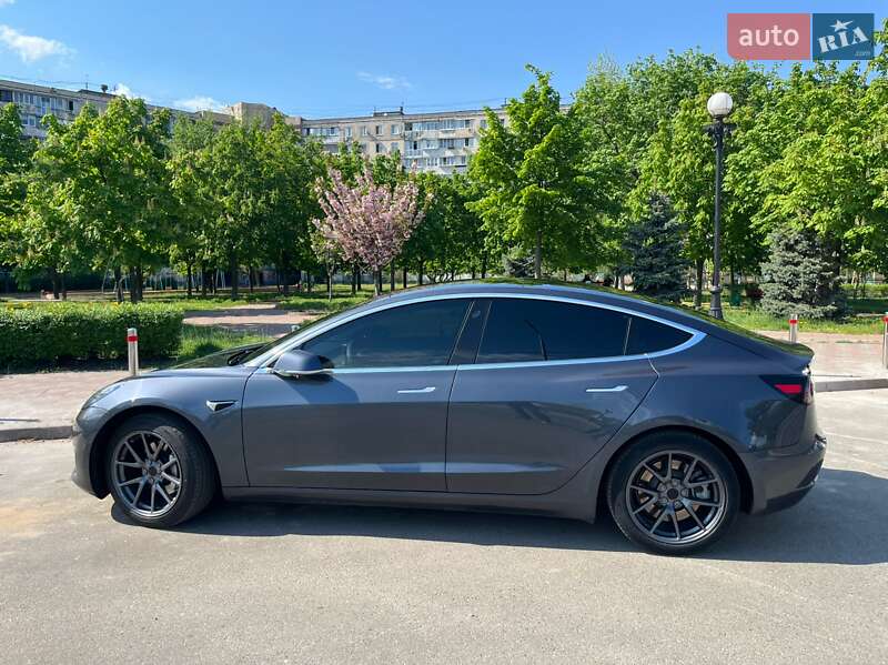 Tesla Model 3 2020
