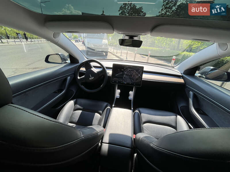 Седан Tesla Model 3 2020 в Киеве