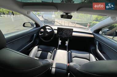 Седан Tesla Model 3 2020 в 
