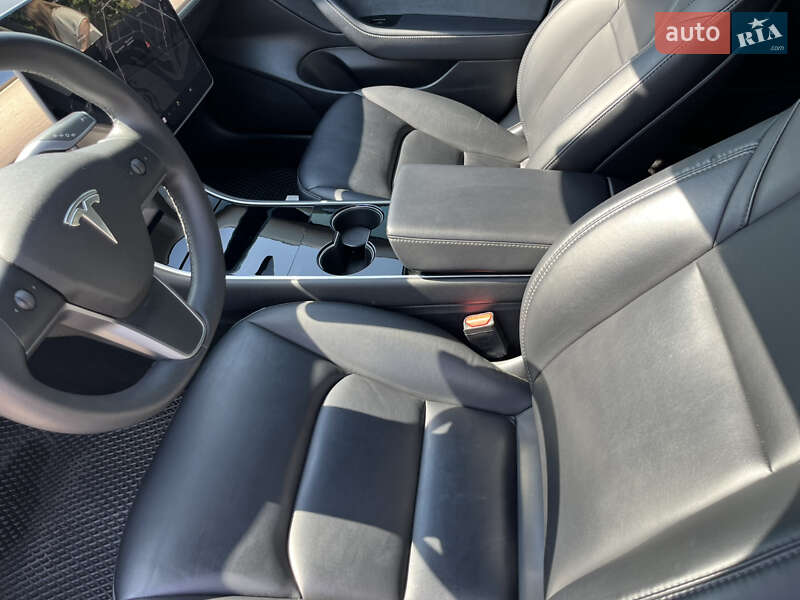 Седан Tesla Model 3 2020 в Киеве