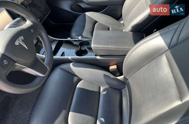 Седан Tesla Model 3 2020 в 